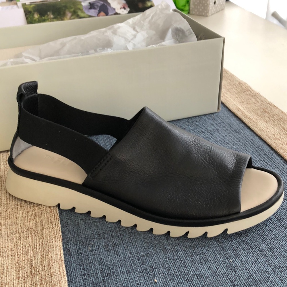 Sandals- open toe, black, brand The FLEXX, sz 9 med